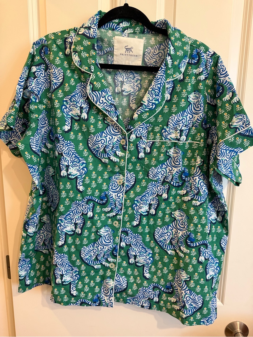 Printfresh Tiger queen print short sleeve button pajama top. Size 1X